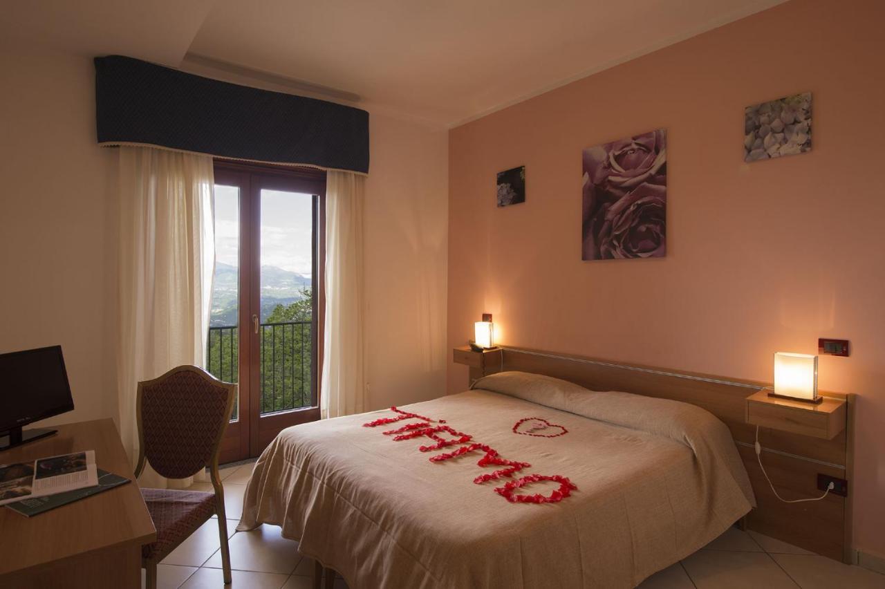 Royal Hotel Montevergine Ospedaletto dʼAlpinolo Esterno foto